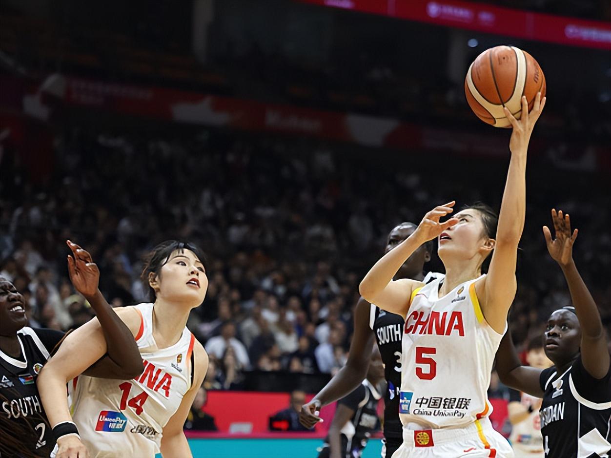 乐鱼体育官方-泪目！中国女篮30岁王牌轰17+5+4，央视名嘴大赞：节奏大师